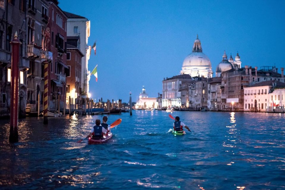 2hr Night Kayak Tour in Venice: premium tour with sunset - The first 15 to 20 minutes: learning your kayak without overthinking