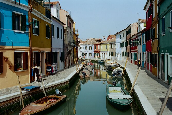 5-Hour Guided Tour of the Magic Islands by Vintage Boat in Venice - The Lagoon Boat Ride: Sightseeing Built Into the Travel Time