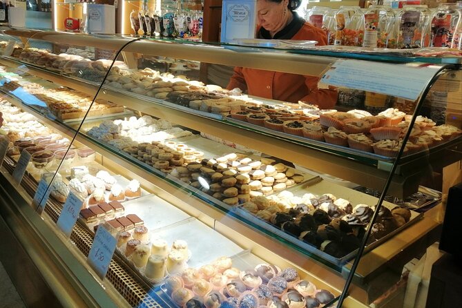 A Sweet Stroll Through Venice: Pastries, Chocolate, and Gelato - Gondola Traghetto at Santa Sofia: A Local Canal Crossing