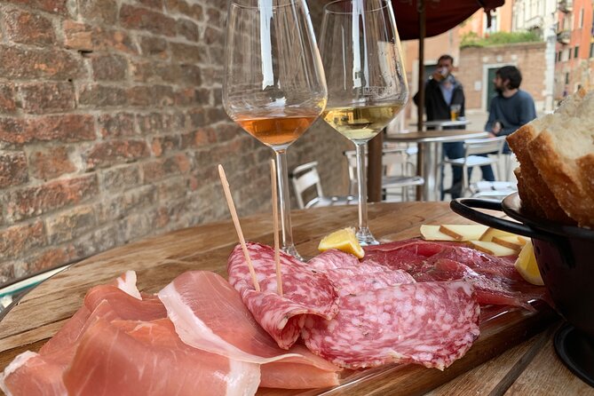 A Venetian Evening: Wine Tasting and Cicchetti with a Local Guide - Entering Venice through wine bars, not tourist checkpoints