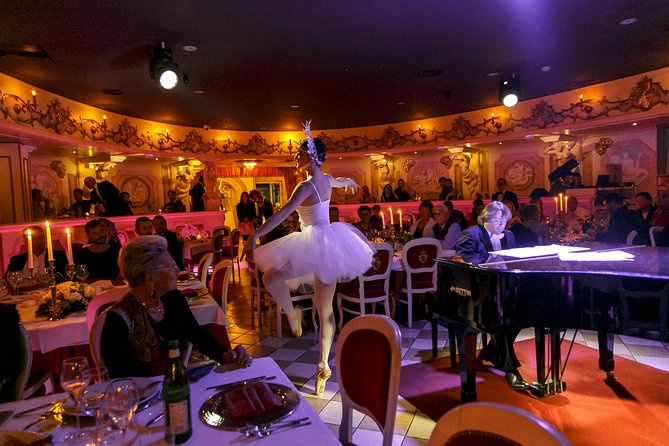 Avanspettacolo: Cabaret Dinner Show in Venice - The Grand Show Magic: performers, acrobatics, and cabaret staging