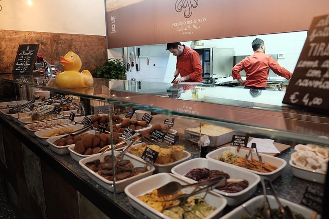 Bacaro Tour Unblended: A Pure Venice Foodie Experience - Why This Bacaro Tour Feels Like Venice, Not a Show