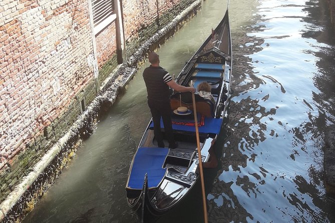 Bacaro Tour : Walk, eat and drink in Venice - Stop 1: Venice Side Streets with Quieter Bridges and Atmosphere