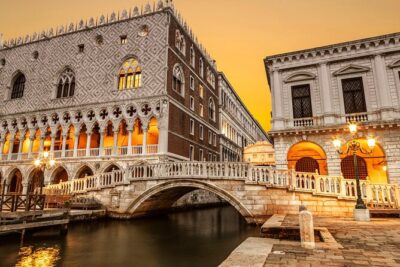 Carnival Treasure Hunt & Mask Painting Workshop - The Venice calli route: what you’re really chasing