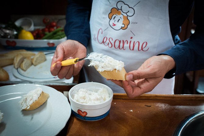 Cesarine: Market Tour & Cooking Class at Local's Home in Venice - The route: Ponte di Rialto and Mercati di Rialto (your ingredient lesson)