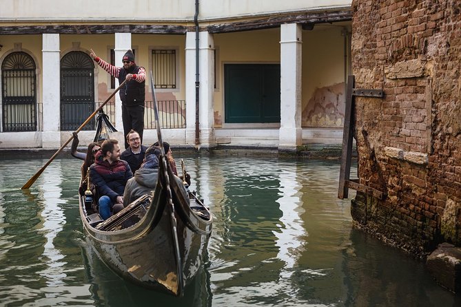 Charming Gondola Ride on the Grand Canal & Gondola Gallery™ - Stop-by-Stop: Canal Grande Landmarks You’ll Recognize Fast