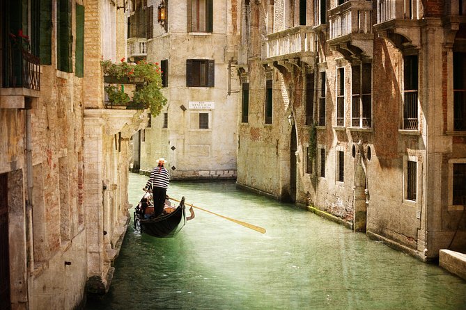 Classic 30-Minute Gondola Ride in Venice - Shared Gondola Reality: Time, Seats, and Sunset Dreams