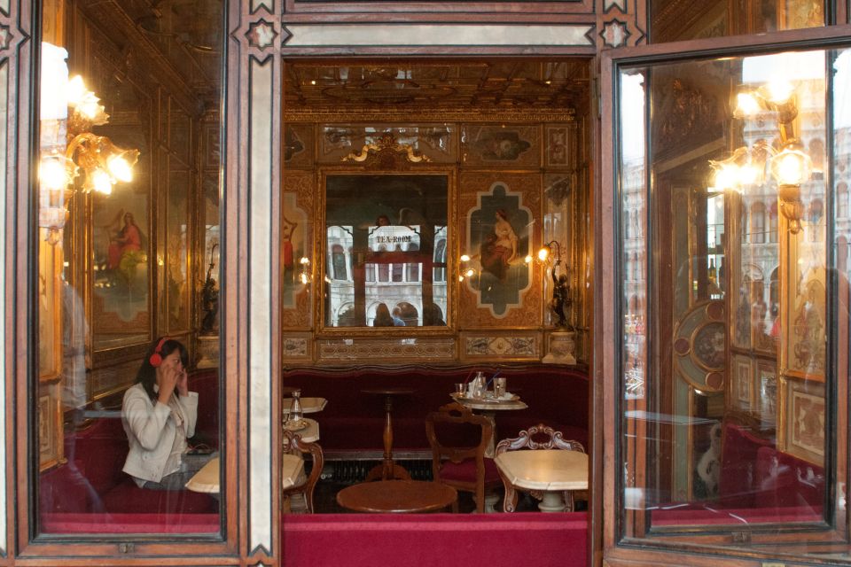 Classic Venice: 2-Hour Walking Tour with Basilica Entry - What the guide adds: pacing, language, and context that feels usable
