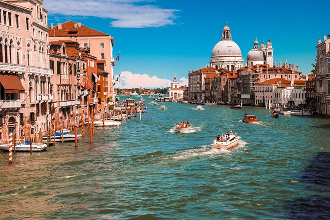 Discover Venice’s most Photogenic Spots with a Local - Bridge of Sighs: the quiet drama of a covered passage