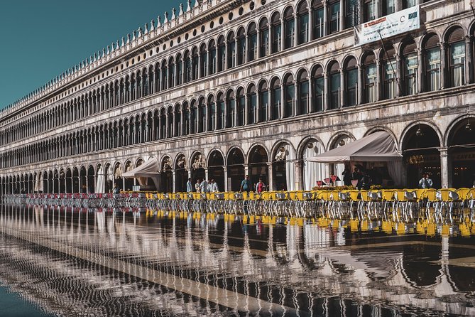 Discover Venice’s most Photogenic Spots with a Local - Rialto Bridge: where your guide turns a crowd into composition