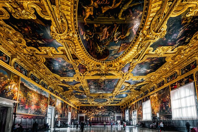 Doge's Palace and St Mark's Basilica Fast-Track Tour in Venice - Piazza San Marco starts you in the right place (and keeps you close)