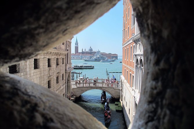 Doge's Palace & St. Mark's Basilica skip-the-line guided tour - Meeting at Calle larga de l’Ascension: find the group without stress