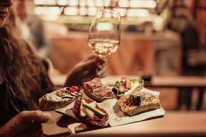 Drinks & Bites in Venice Private Tour - How this Venice night tour actually feels: private pace, real local hangouts