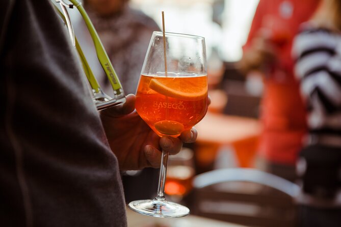Eat like a Local: Venice Cicchetti and Wine Tasting Evening Tour - Stop 3: Osteria Alla Bifora and a Prosecco-and-board moment