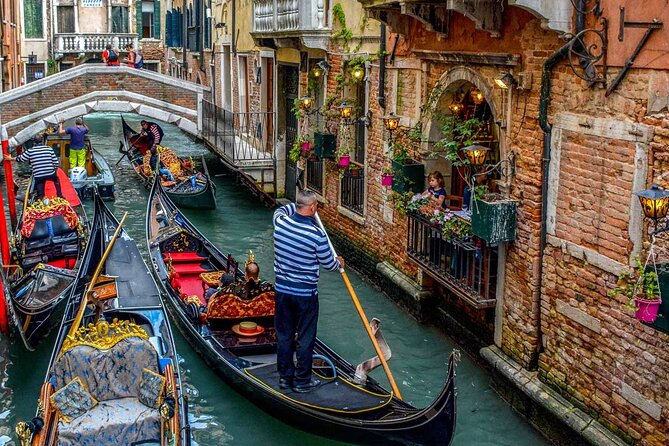 Enchanting Venice: City Walk & Majestic Gondola Ride! - Ponte di Rialto: Bridge Views and Shopfront Charm
