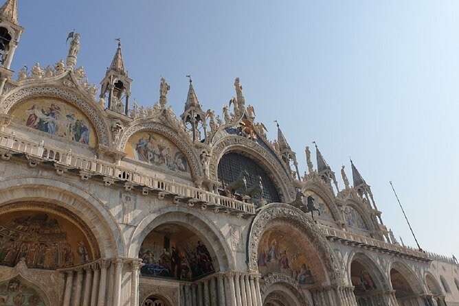 Exclusive Entrance Doge Palace & St. Mark's Basilica Terrace Tour - The tour dynamic: headsets, group size, and pacing that stays on track