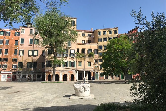 Exclusive Private Venice Jewish Ghetto Tour - Calle Ghetto Vecchio: Sephardic synagogues and the street clues