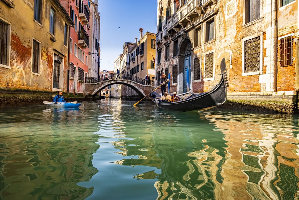 Family Kayaking Tour: Discovering Venice - The first lesson: paddling basics before you head out