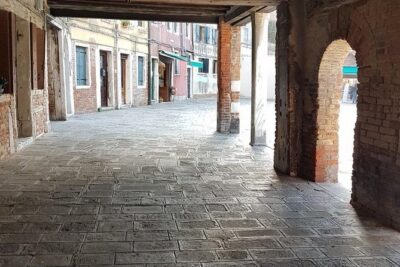 Friendinvenice Cannaregio &Jewish Heritage- private tour - Stop 2: Ghetto Ebraico—why the Republic drew lines in 1516