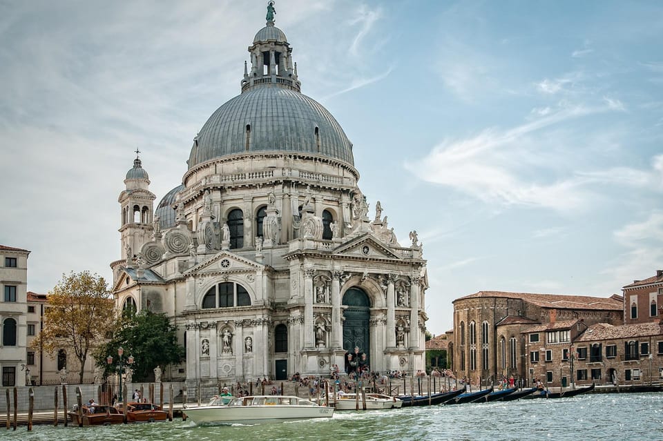 From Lake Garda: Venice City and Lagoon Guided Tour - Gondola chance and Rialto at dusk: timing matters