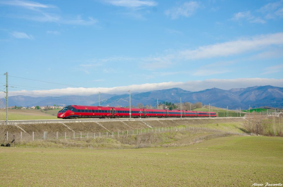 From Venice: Florence Day Trip by Train with Uffizi Ticket - 11:15 meeting at the Uffizi: how the assistant handoff works