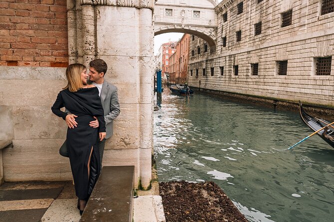 Glam photoshoot in hidden Venice! (up to 4) - The route: Piazza San Marco to Ponte di Rialto (and back)
