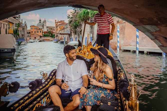 Gondola Ride and Aperitif in a Venetian Palace - Price and logistics for a private group up to 2