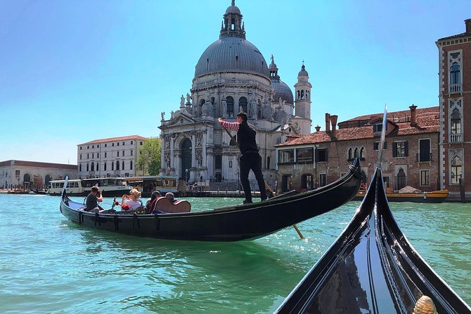 Gondola Ride and St Mark's Basilica Tour - Getting oriented: the meeting point and why it can feel chaotic