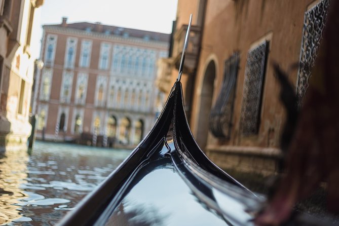 Grand Canal Gondola Experience with Live Commentary™ - Price and value: what $49.26 gets you, and when it’s worth it