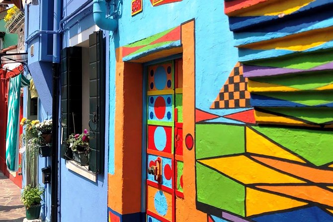 Half-Day Motorboat Cruise to Venice Lagoon Islands Murano and Burano - Burano lace streets and colorful houses: your 1.5 hours of freedom