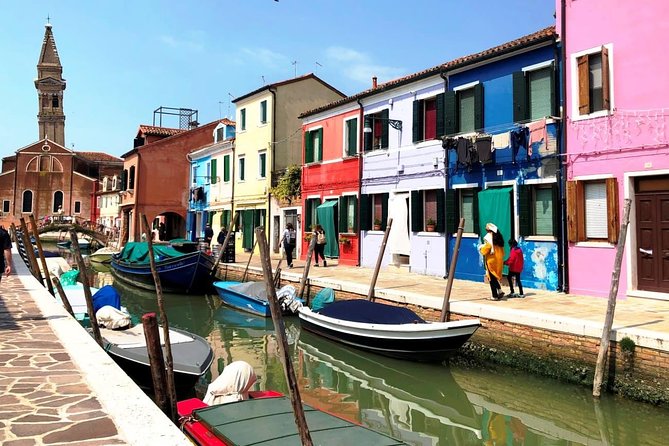 Half-Day Motorboat Cruise to Venice Lagoon Islands Murano and Burano - Language and group size: multilingual narration without the hand-holding