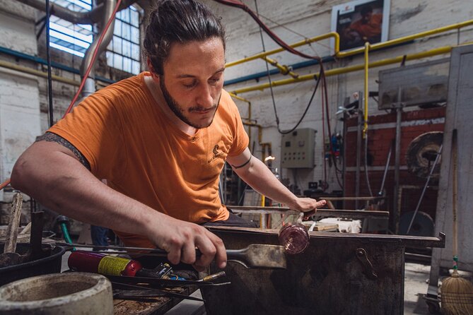 In-depth Guided Tour in a Real Murano Glass Factory - Where You Meet on Murano (And Why Location Matters)