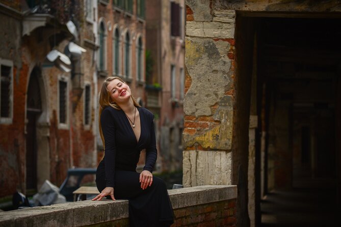 Luxurious Photoshoot in Venice - Meeting at Ponte di Rialto: Start Point and How the Session Typically Flows