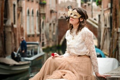Luxurious Photoshoot in Venice - Rialto Bridge: The Classic First Stop for Angles That Look Worth Framing