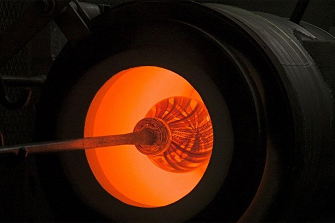 Molten glass magic - Glassblowing class - PRIVATE - Who this Murano class is best for