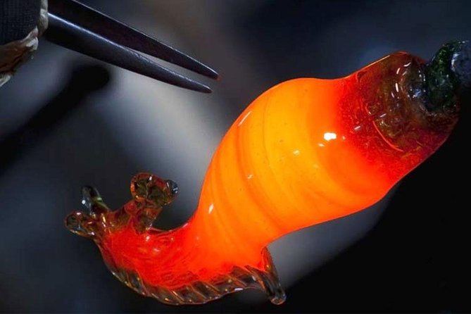 Molten glass magic - Glassblowing class - PRIVATE - The one-on-one glassblowing session: where you’ll shine and where limits apply