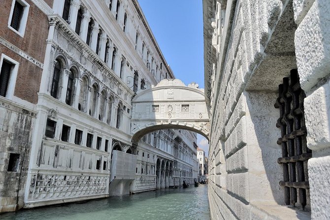 Morning Venice Walking Tour plus Doge's Palace Guided Visit - Crowds, pace, and why morning still matters