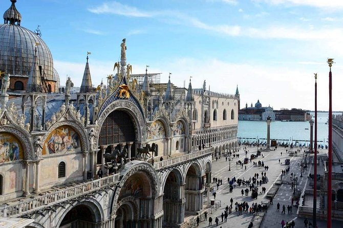 Morning Venice Walking Tour plus St Mark's Basilica Guided Visit - Headphones and guide setup: how to avoid the morning friction