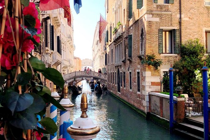 Morning Walking Tour of Venice with Gondola Ride - La Fenice and Saints John and Paul: what to look for on the walk