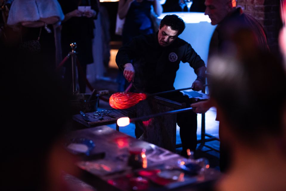 Murano: Glass Blowing Demonstration with Optional Drinks - The 25-minute show: history, masterwork, and live sculpting