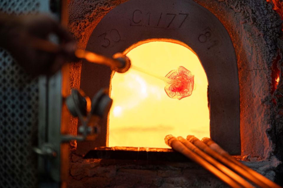 Murano: Glass Factory Experience with Tour and Demonstration - Watching the Glass Master Blow: The Main Event