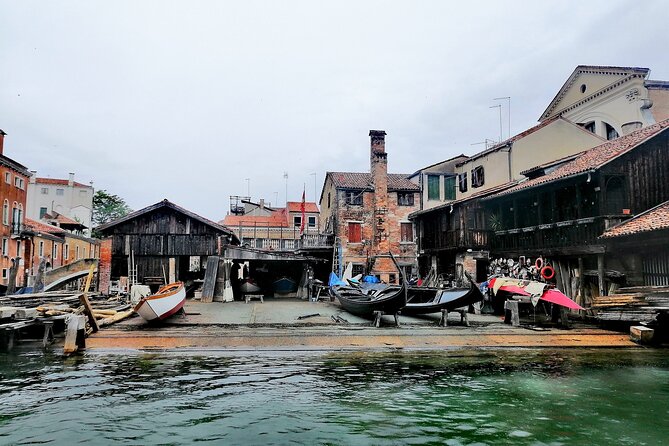 Off the Beaten Path Walk in Venice - Ca’ Foscari’s Gothic details: a university palace you can read with your eyes
