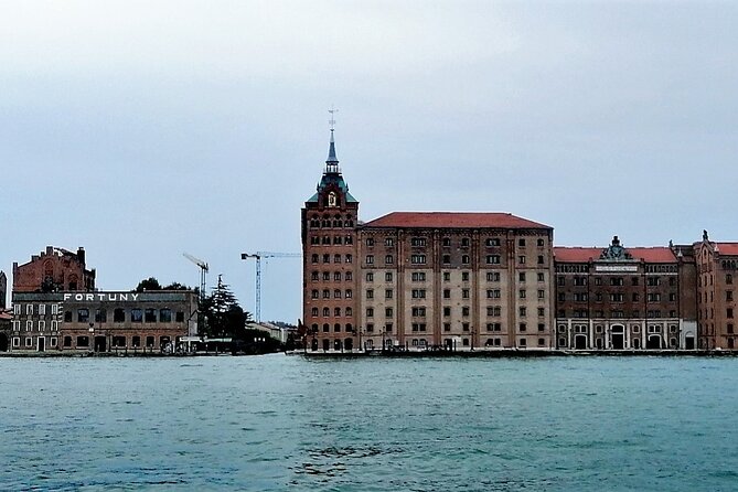 Off the Beaten Path Walk in Venice - Campo Santa Margherita and Campo San Barnaba: nightlife energy and movie-history corners