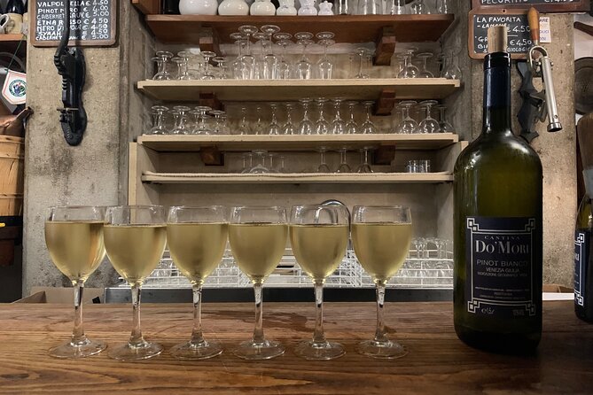 Old Taverns and Rialto Market Food Adventure (come hungry!) - Stop 2: Pescheria di Rialto—Toast, Samples, and the Rialto Fish Energy (1 Hour)