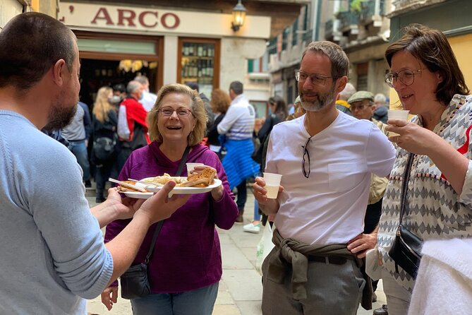 Old Taverns and Rialto Market Food Adventure (come hungry!) - Passing Through the In-Between: Those Short Stops That Make the Tour Feel Local