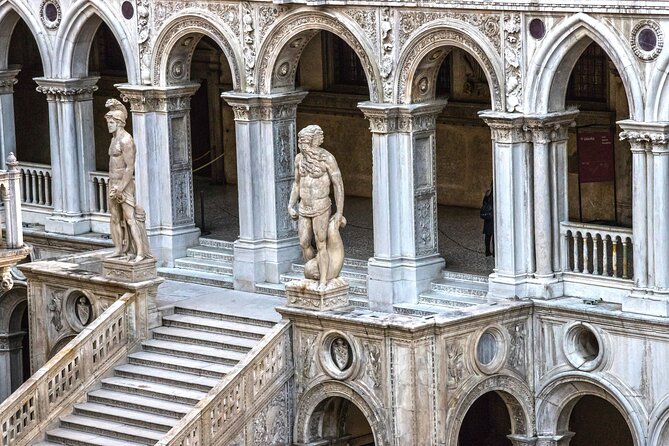 One Day Tour in Venice - Guide style and the risk of split handoffs