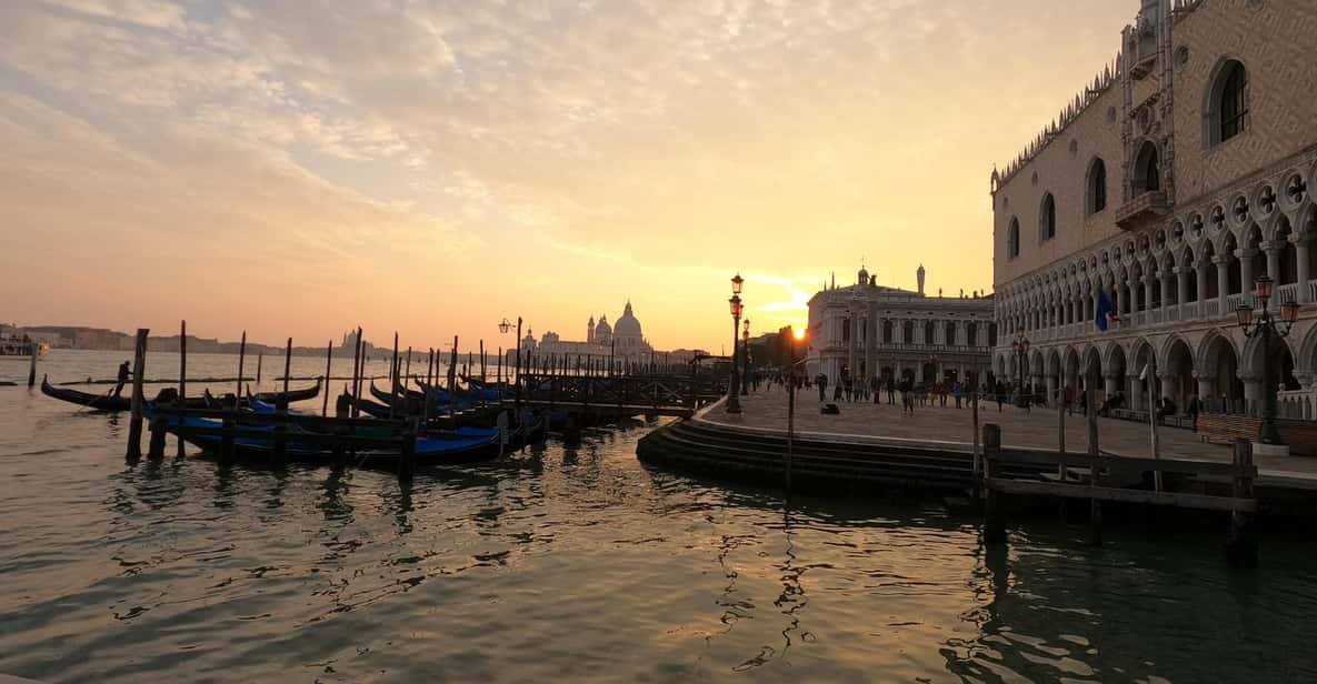 Photo with a professional photographer in Venice - Key Highlights You’ll Actually Feel During the Session