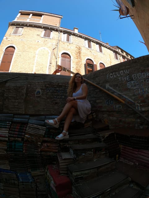 Photo with a professional photographer in Venice - What You Get: 30 Photos, 10 Edited, and a Download You’ll Use