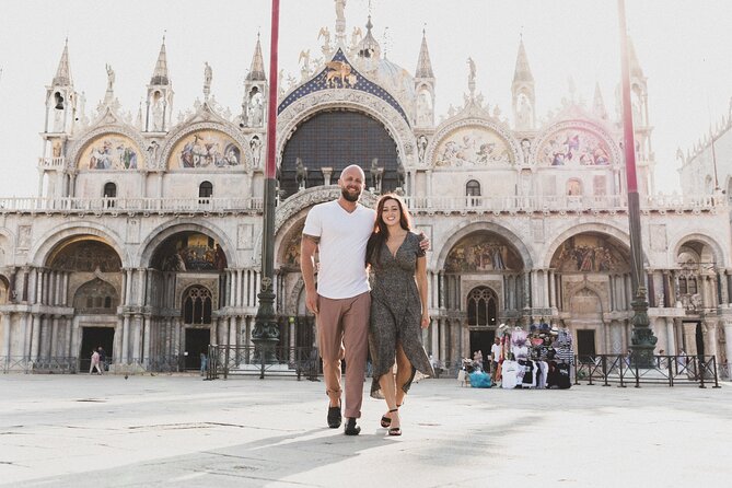 Photographer, Professional Photo shoot - Venice - Pick your time: solo, couples, families, and big group Venice shoots