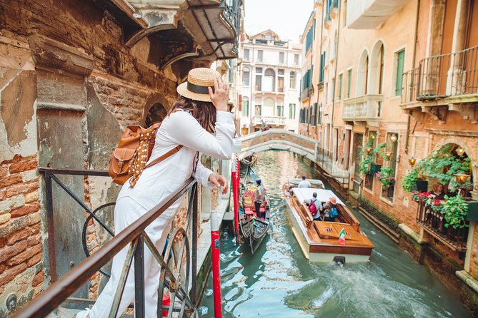 Photographer, Professional Photo shoot - Venice - Price and value: what $210.28 buys you in Venice